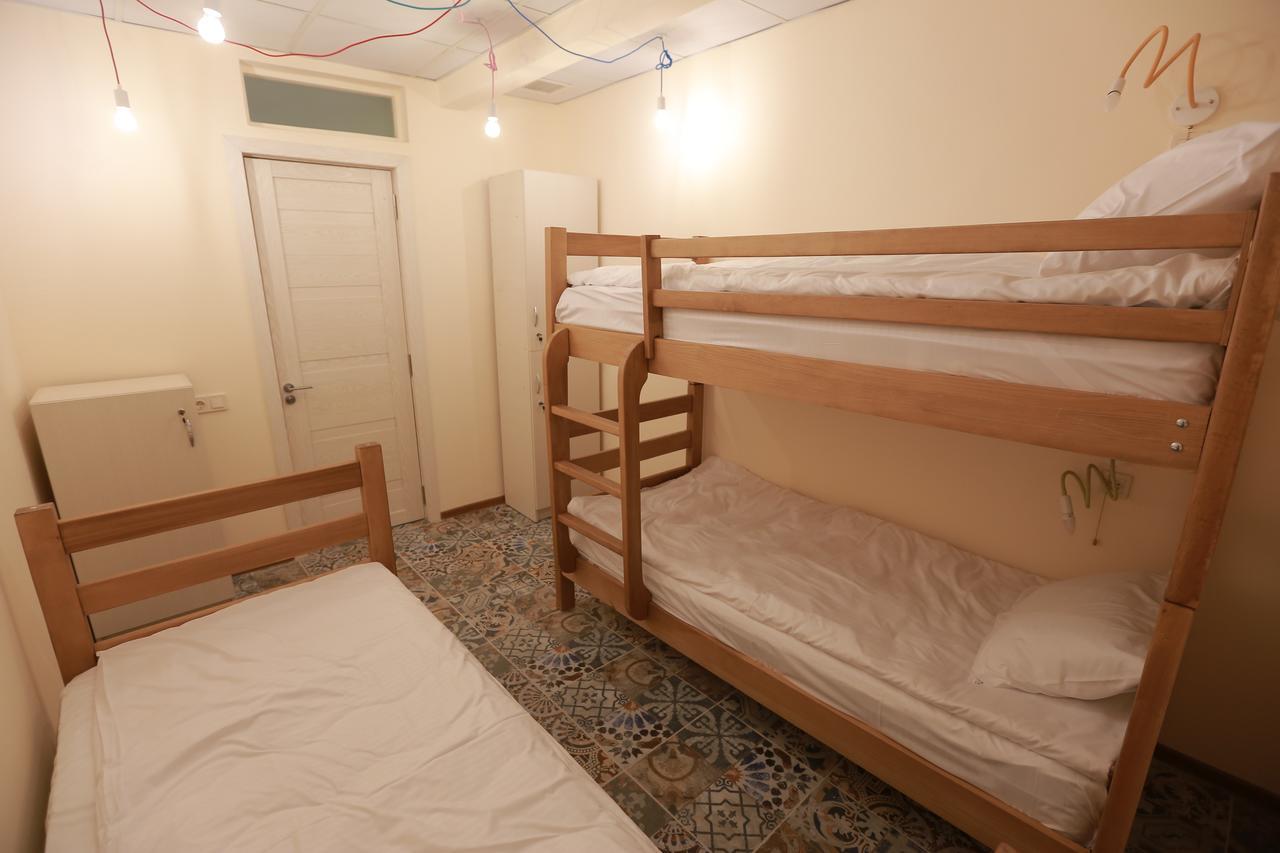Midtown Hotel & Hostel Tbilisi Esterno foto