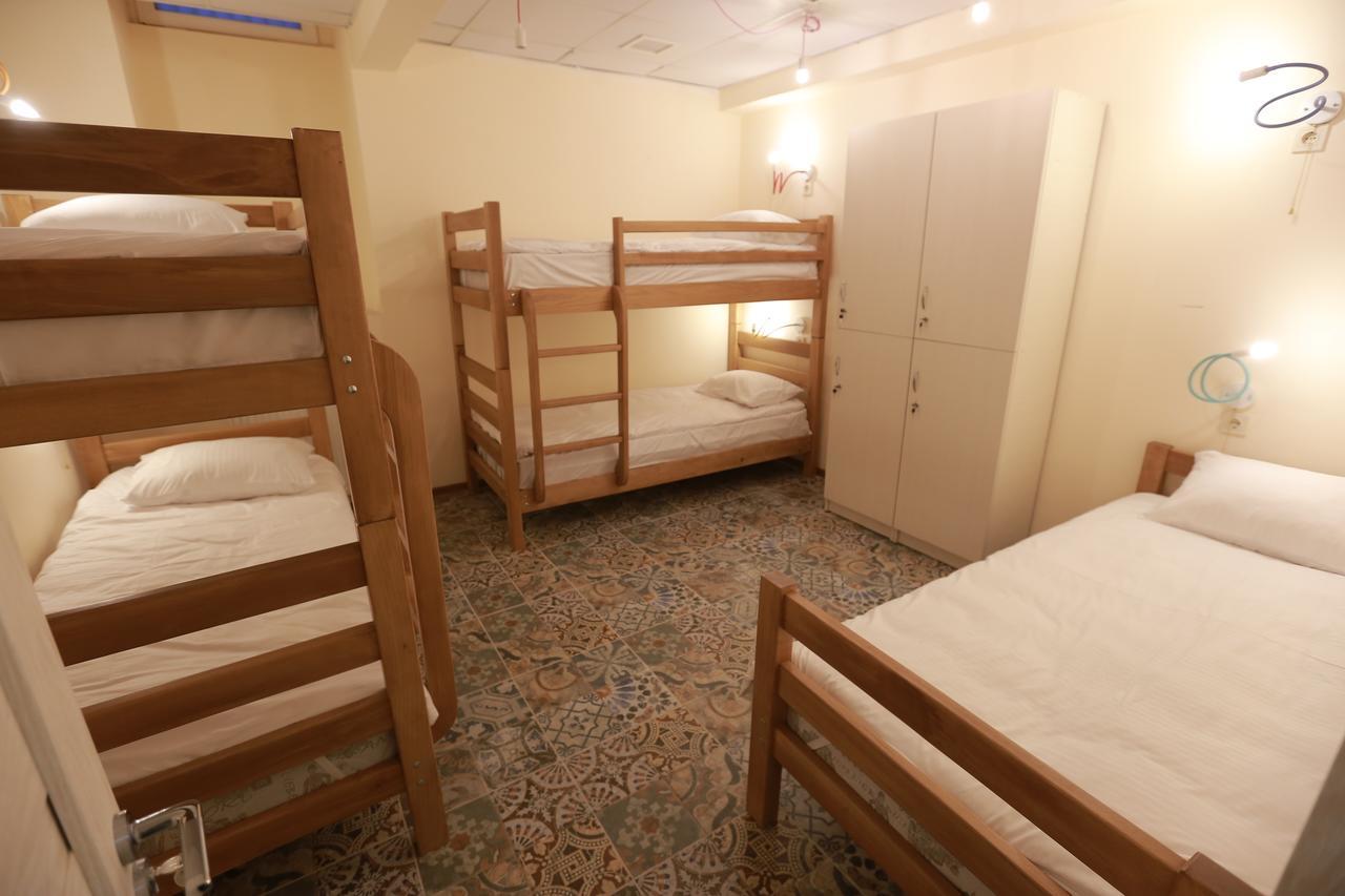 Midtown Hotel & Hostel Tbilisi Esterno foto