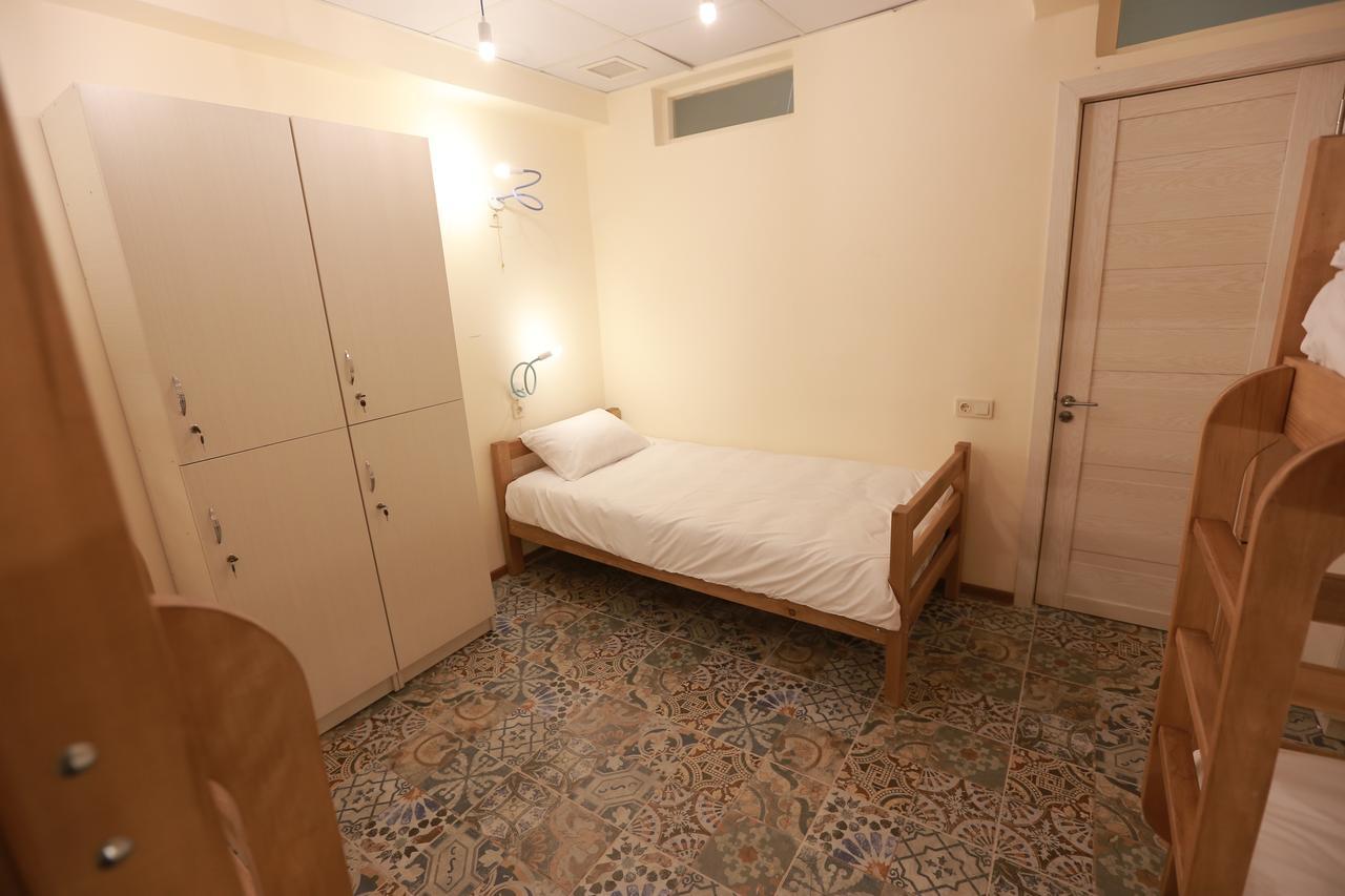 Midtown Hotel & Hostel Tbilisi Esterno foto