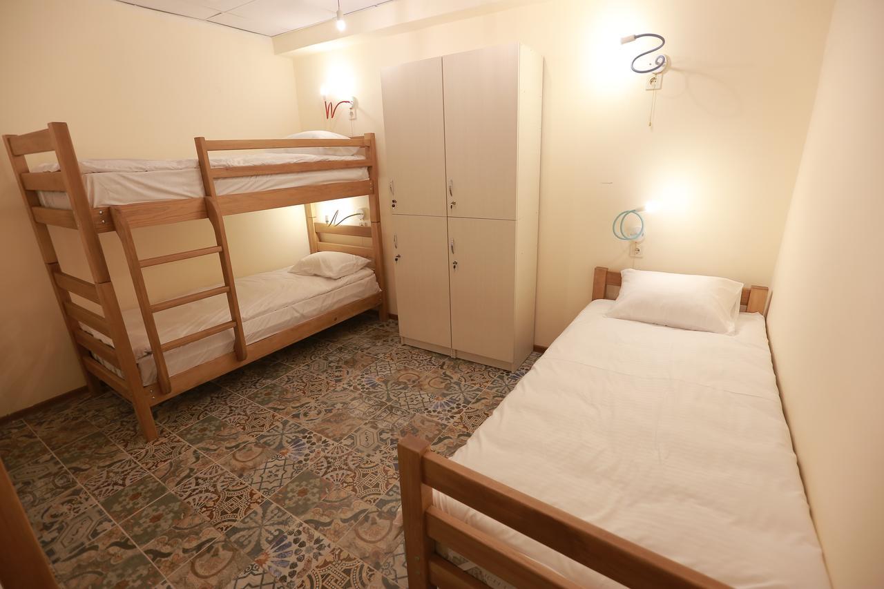 Midtown Hotel & Hostel Tbilisi Esterno foto