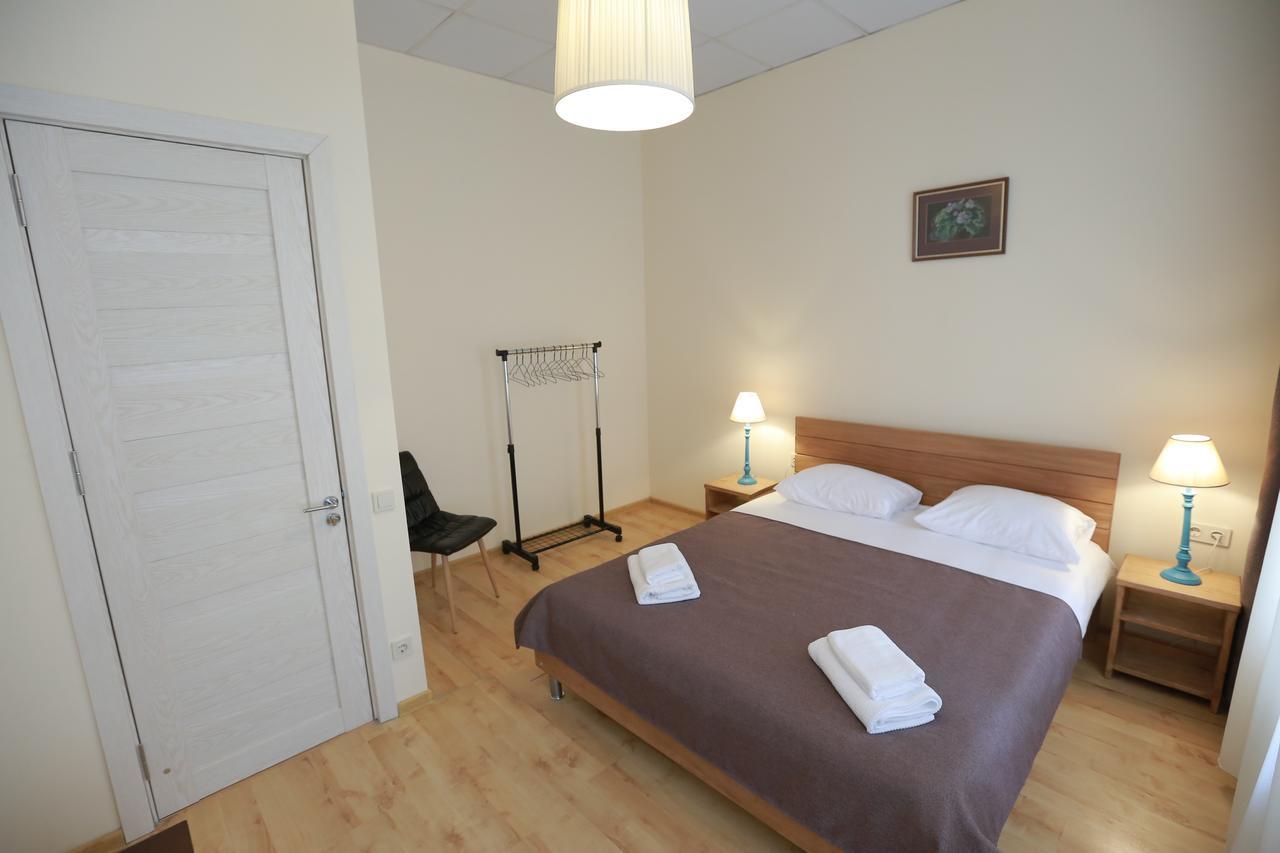 Midtown Hotel & Hostel Tbilisi Esterno foto