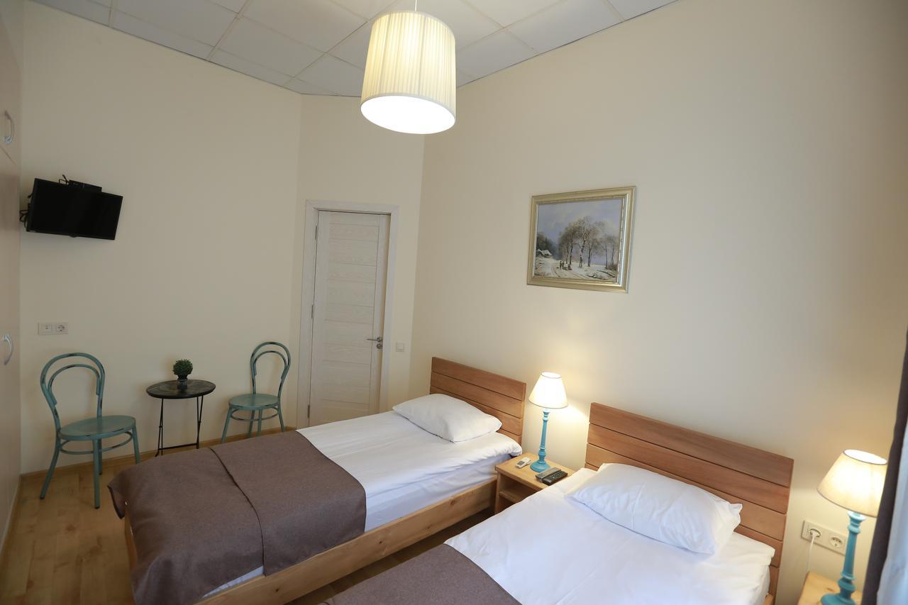 Midtown Hotel & Hostel Tbilisi Esterno foto