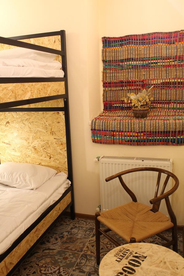 Midtown Hotel & Hostel Tbilisi Esterno foto